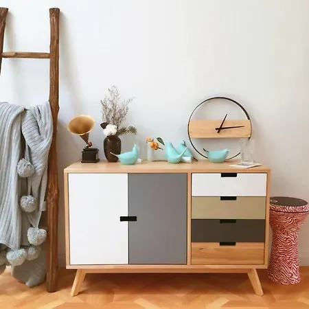 Vienkarsa Stila Dzivoklis, Divistabu Karala Gulta